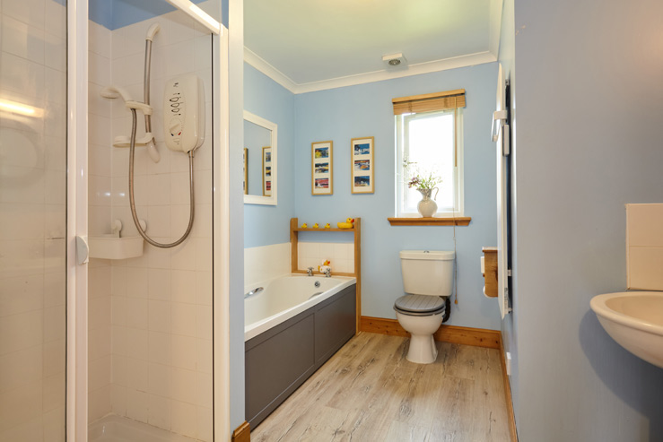 Family bathroom Family bathroom