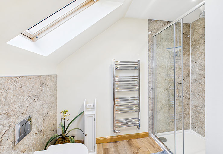 En suite shower room En suite shower room