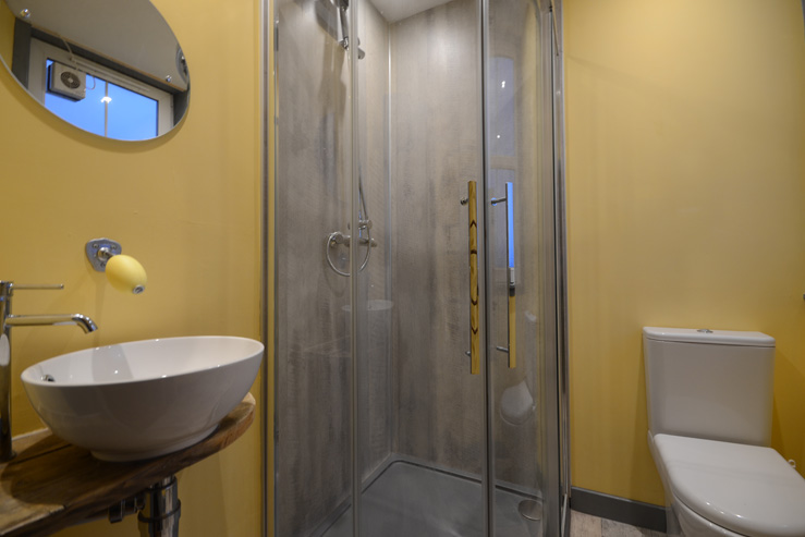 En suite shower room En suite shower room