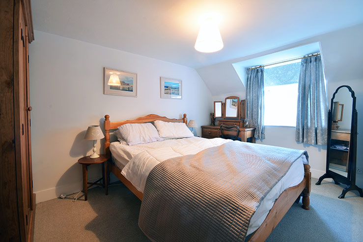 Master bedroom Master bedroom