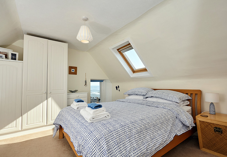 Master bedroom Master bedroom