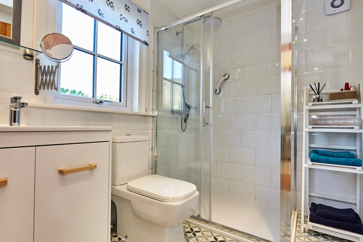 Double bedroom en suite shower room Double bedroom en suite shower room