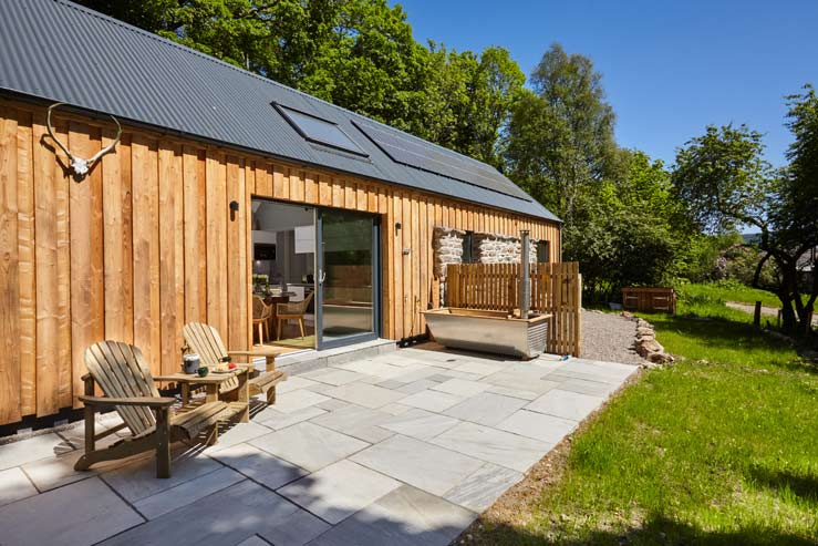 Outdoor seating area and wood-fired outdoor bath Outdoor seating area and wood-fired outdoor bath